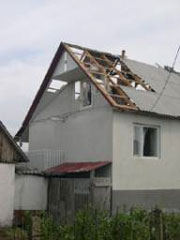 Закарпаття: Сильні грози зі шквальним вітром наробили біди на Мукачівщині (ОНОВЛЕНО)