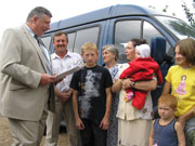 Закарпаття: В подаровану владою "Газель" вміщаються всі 16 дітей сім’ї Геричів з Тячівщини