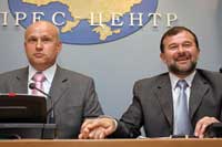 Олег Рибачук (ліворуч) та Віктор Балога під час спільної прес-конференції. 16 вересня 2006 року