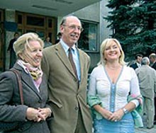 Єдиний іноземний VIP-гість “Європи-Центру” правнук австрійського кайзера Франца-Йозефа Йоган Габсбург-Лотрінген у товаристві дружини (ліворуч) і Оксани Білозір