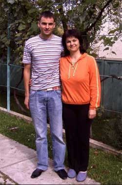 Олександр Попович та його мати Людмила