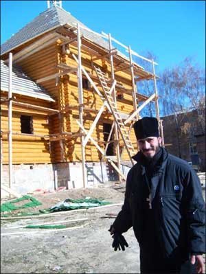 В Полтаві встановлюють дерев’яну церкву без жодного цвяха, зроблену на Закарпатті
