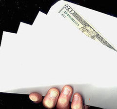 Мукачево: Зарплата "в конвертах" — свідоме, кримінально каране використання методу приховування прибутків