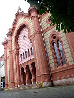Ужгород: Колишня синагога, а нині філармонія