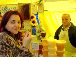 На "Святі меду" у закарпатському Мукачеві продають дорогий мед — від 28 до 36 гривень за літр