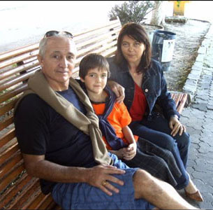 Татьяна Яценко с сыном Кришной и мужем, французом Жаком Жаки 