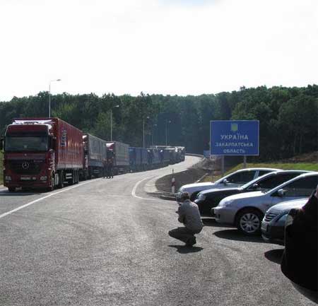 5-кілометрова черга на кордоні зі Словаччиною спричинило проведення ремонтних робіт словацькою стороною