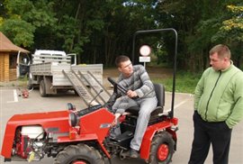Ужгородський Боздоський парк прибиратиме міні-трактор