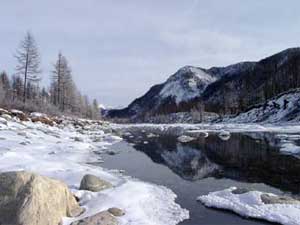 Річки  Закарпаття поступово очищаються від льоду