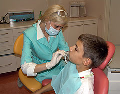 Стоматологічну допомогу населенню Мукачівщини  надають 25 лікарів-стоматологів та 3 зубні лікарі