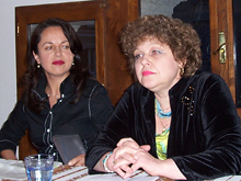 Професори Олена Пономарева (ліворуч) та Оксана Пахльовська