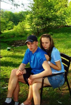 Сергій Єлістратов із дівчиною Оксаною у місті Хуст Закарпатської області. Фото зроблене за кілька днів до смерті чоловіка