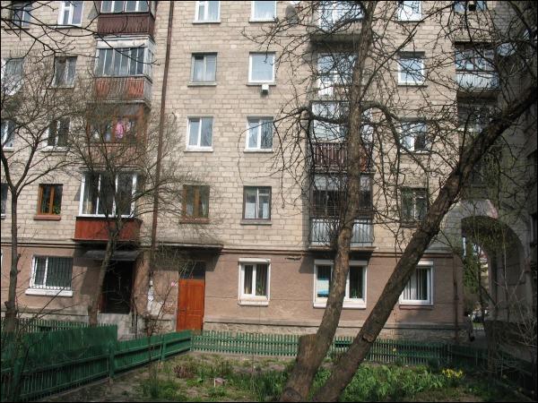 Голова Тернопільської облдержадміністрації Юрій Чижмарь винаймає однокімнатну квартиру в будинку на вулиці Старий Ринок
