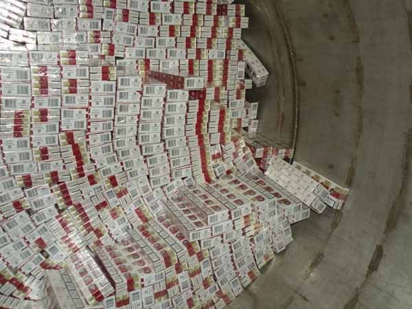 Закарпатье: На Чопской таможне задержали рекордную партию контрабандных сигарет