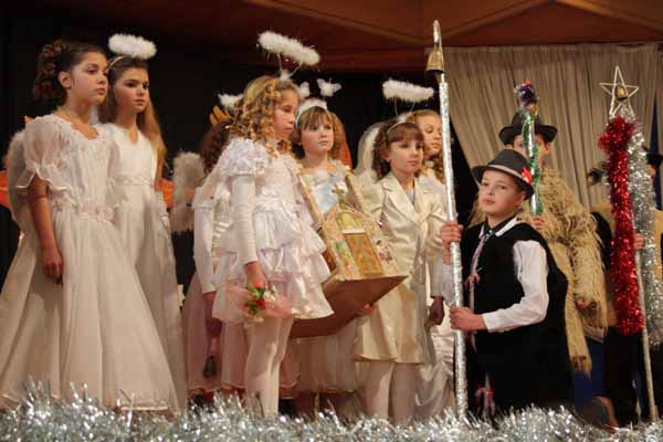 В Ужгороде состоялся благотворительный рождественский концерт церковных хоров, вертепов и исполнителей
