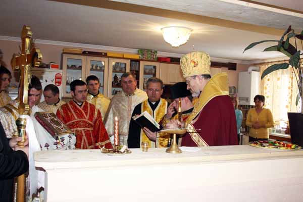 Глава греко-католиков Закарпатья освятил фару в Воловце