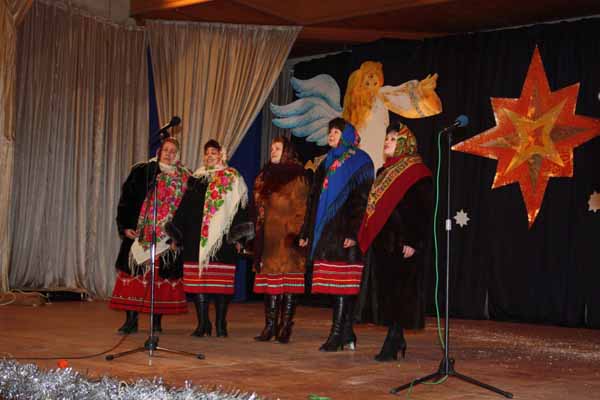 В Ужгороде состоялся благотворительный рождественский концерт церковных хоров, вертепов и исполнителей