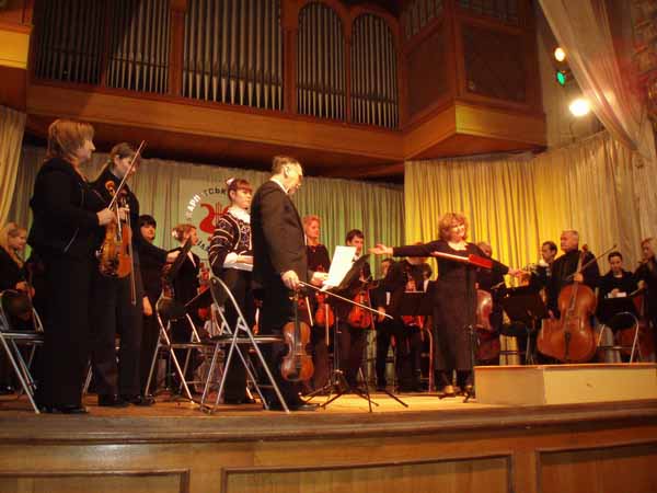 В Ужгороді львівські скрипалі виступили з Закарпатським симфонічним оркестром