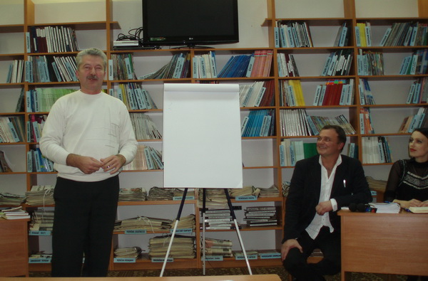 В Ужгороді пройшла презентація книжки письменника та літературознавця Михайла Рошка "Розкодування"