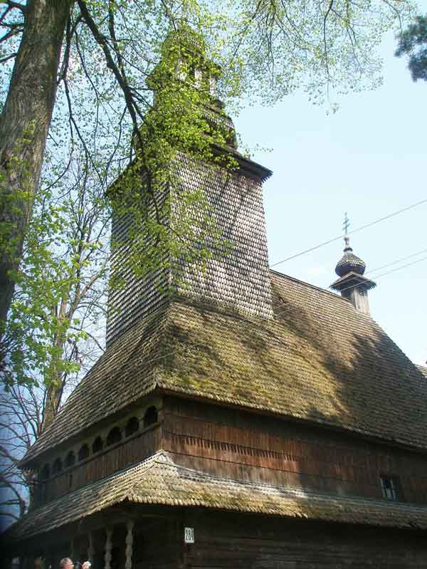 До розряду музеїв можна віднести й колочавську Святодухівську церкву, що у присілку Горб. Цей храм датується 1795 роком
