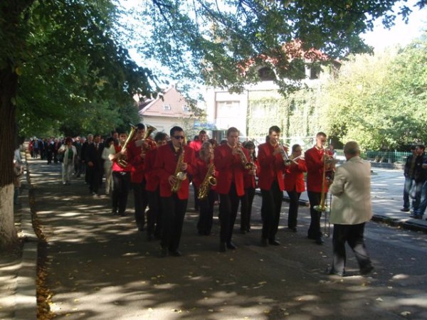 До Дня міста в Ужгороді відбулися урочиста хода і виступ духового оркестру та мажореток з Угорщини
