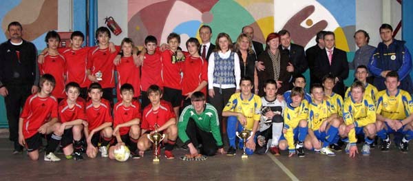 В Ужгороді відбувся футбольний матч між місцевим ліцеєм-інтернатом та Ужгородською школою зі словацьких Кошиць