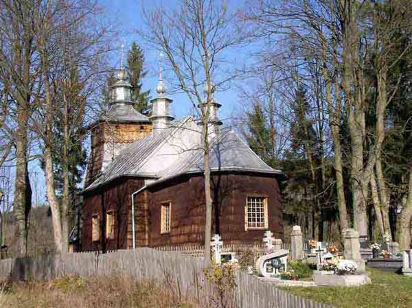 Парафіяльна церква св. Параскевії у Новиці, в центрі села (І половина ХІХ ст.)