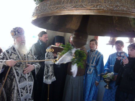 На Закарпатті відбулося освячення нових дзвонів на дзвіниці Михайлівського чоловічого монастиря в Грушеві