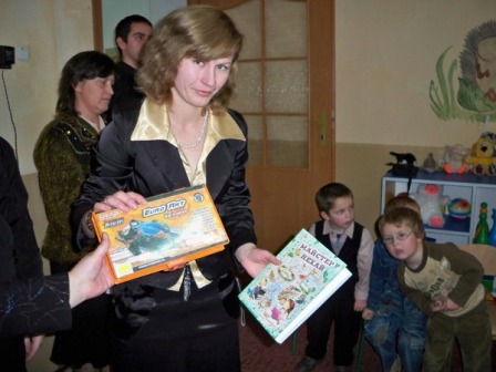 Діточкам закарпатського Верхнього Студеного святий Миколай подарував дитсадочок
