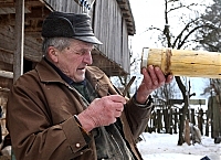 Федор Тарахонич из села Репинне, что на закарпатской Межгорщине - известный в крае трембитар