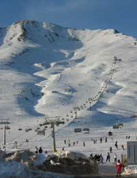 На закарпатском горнолыжном курорте Драгобрат выпало полтора метра снега
