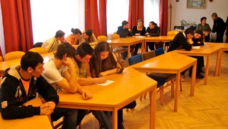 В Бактолоурондгазской гимназии Венгрии проходит конкурс чтецов на украинском языке 