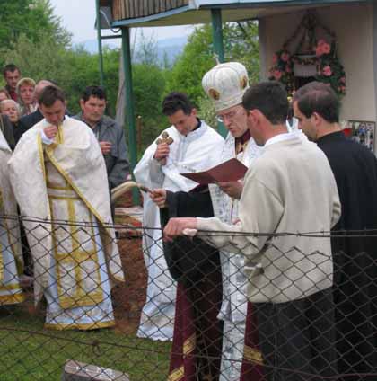 В закарпатском селе на 40 домов строят новую церковь (ФОТО)