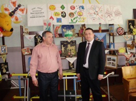 Закарпатское СБУ подарило мебель и спортивный тренажер воспитанникам Виноградовской школы-интерната