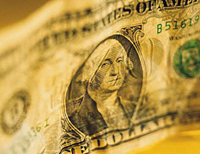 В обменниках курс продажи наличного доллара составляет 8,1-8,2 грн./долл.