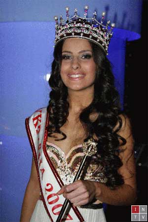 Мисс Украина-2007 ужгородка Лика Роман агитировала сумских школьников воздержаться от секса до брака
