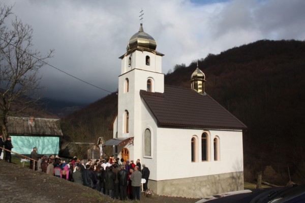 Верующие в Яловом на Воловеччине за полтора года собственноручно построили новую церковь (ФОТО)