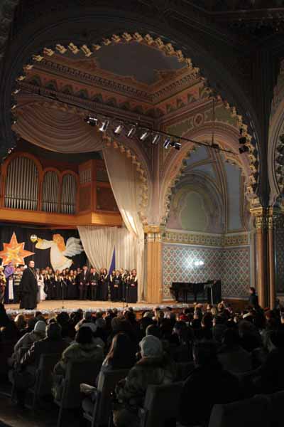 В Ужгороде состоялся благотворительный рождественский концерт церковных хоров, вертепов и исполнителей (ФОТО)