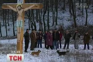 В селе Вильхивка на Закарпатье покойники забирают землю у живых