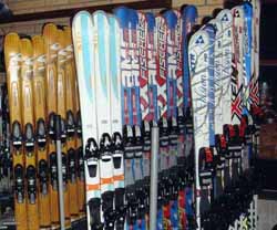 Межгорский предприниматель подарил школьникам лыжи 
