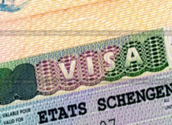 Консульства Словакии и Венгрии просят закарпатцев изучить визовые правила 