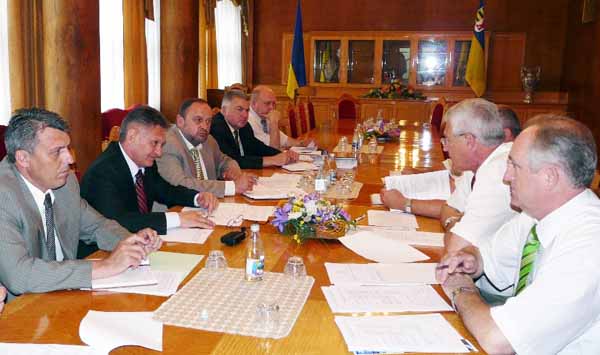 В Ужгороде власти Закарпатья встретились с властями Мукачево (ФОТО)