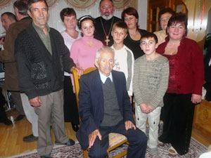 105-річний закарпатець Михайло Мішко з численною ріднею