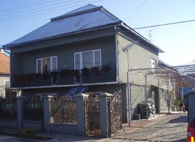 Дом родителей Виктора Балоги находится на главной улице Завидова