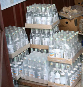 Закарпаття: Податківці у Виноградові вилучили понад 26 тисяч пляшок фальсифікованої горілки