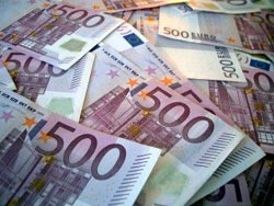 На Закарпатті в українця вилучили незадекларовані 8 450 євро та $3 410