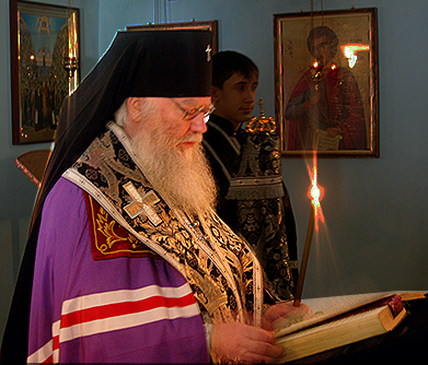 Великий Піст архієпископ Хустський і Виноградівський відзначив молитвою у храмі на честь ікони Божої Матері "Всіх Скорбящих Радість"