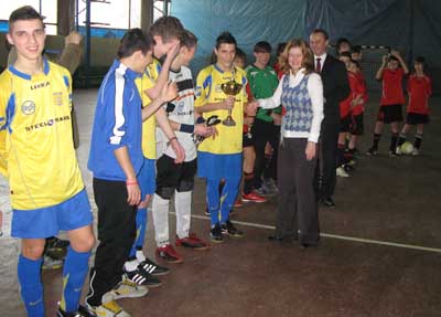 В Ужгороді відбувся футбольний матч між місцевим ліцеєм-інтернатом та Ужгородською школою зі словацьких Кошиць