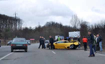 На об'їзній дорозі біля Ужгорода розбилася Lamborghini Murcielago LP640 (ФОТО)