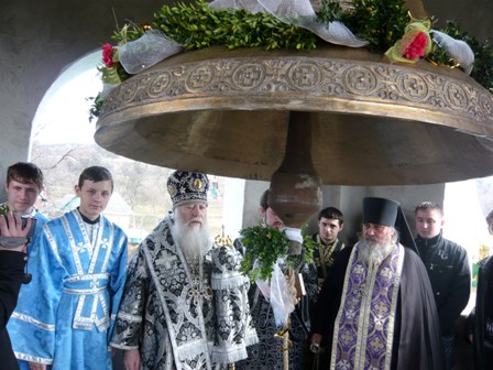 На Закарпатті відбулося освячення нових дзвонів на дзвіниці Михайлівського чоловічого монастиря в Грушеві (ФОТО)